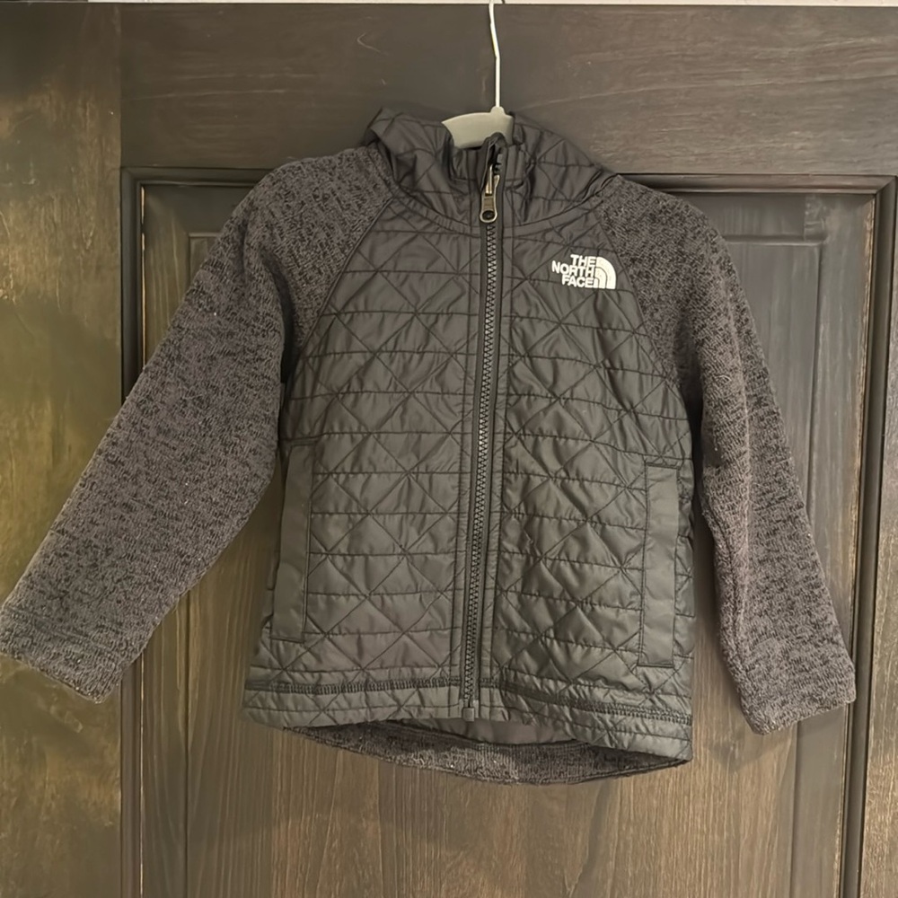 Toddler quilted northface coat. With hood. Like new.